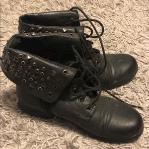 Pink and pepper black diamond boots